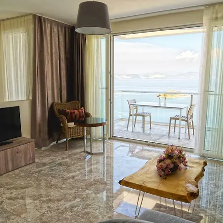 Bodrum Adabuku Luks 2+1 Ozel Plaj Ve Havuzlu *